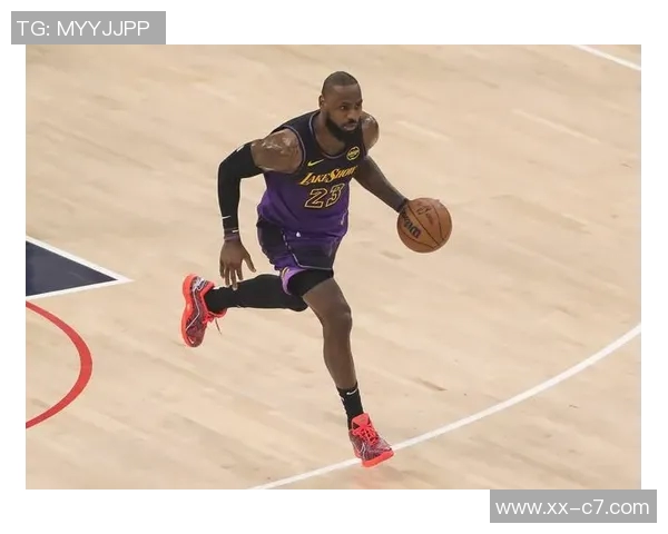 詹姆斯荣膺1月7日NBA最佳球员直播吧评选引发热议