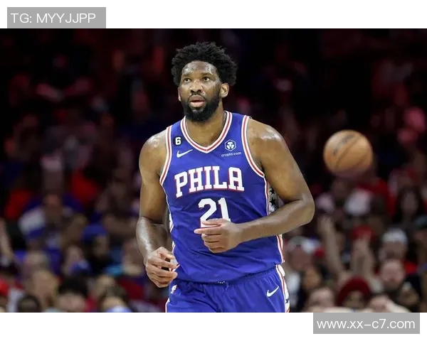 德里克怀特称恩比德为顶级大个子强调团队合作是限制他的关键